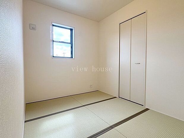 【洋風和室３．７５帖】 キッチン横にあります。独立型の和室です。