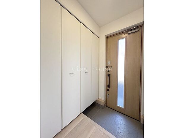 【玄関収納】 大容量のクローゼットタイプ♪