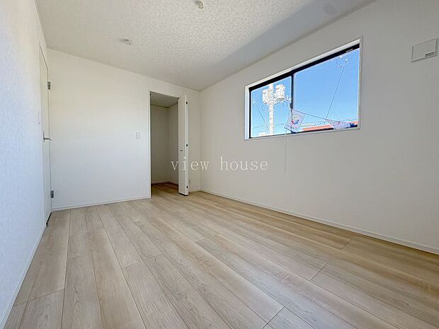 【洋室6.7帖】 こちらもWIC付きのお部屋♪お洋服好きの方はたくさん収納できて便利ですね♪