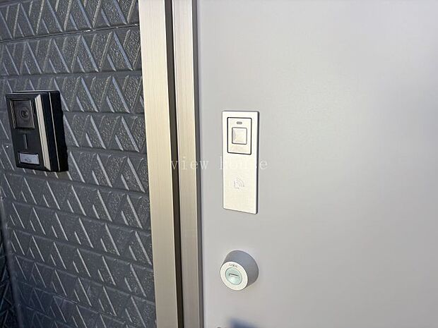 タッチキー搭載で玄関の開け閉めもラクラク♪