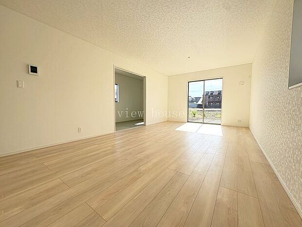 【ＬＤＫ１９帖】 南向き日当たり良好♪広々感じられて気持ちが良いＬＤＫ♪