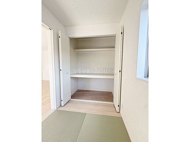 【洋風和室収納】 大型のクローゼット収納付き♪お布団も収納できて便利です。