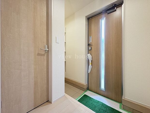 【玄関】 扉を閉めればすっきりします♪