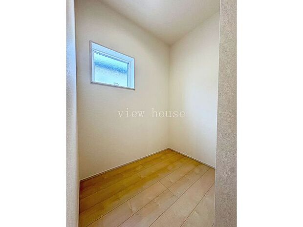 【2階ストレージルーム】 たまにしか使わない家電なんかも置いておけますね♪