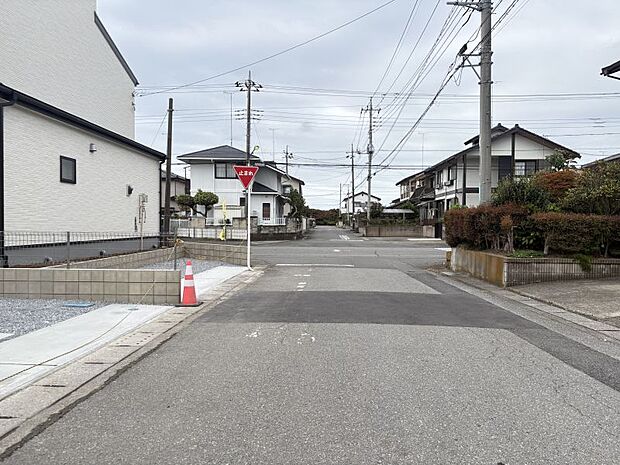 前面道路北側6m