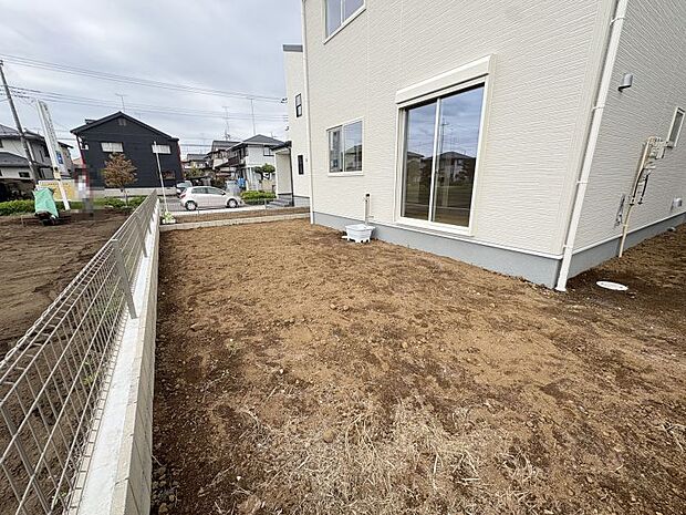 南面お庭♪道路には面していないのでお子様も安心して遊ぶこともできます♪