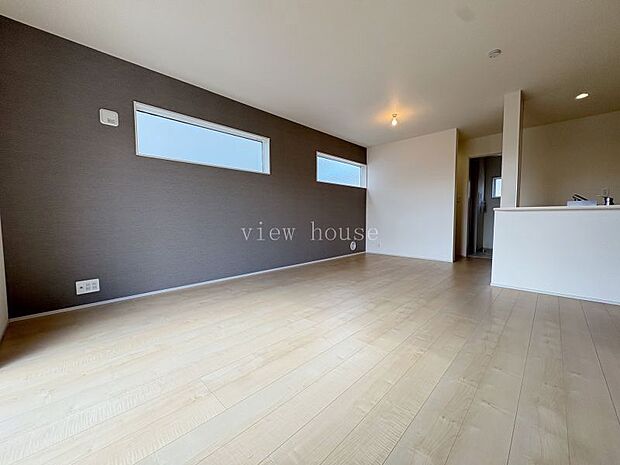 【ＬＤＫ１６．２５帖】 アクセントクロスが目を惹くＬＤＫ♪