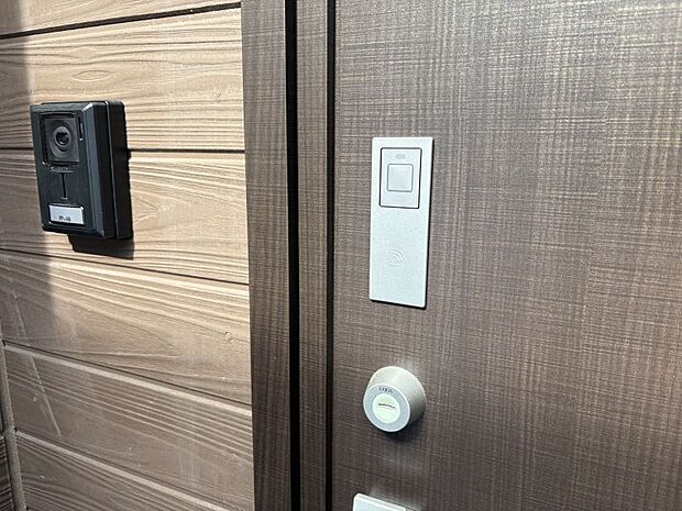 開け閉めもラクラクタッチキー搭載♪