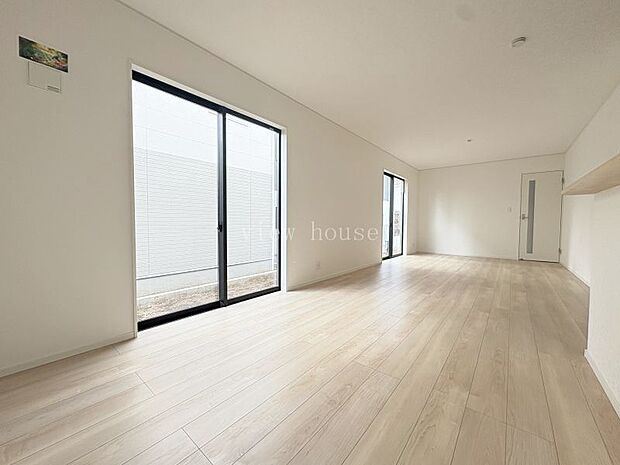 【LDK20.7帖】 明るさも十分良好な横型リビング♪