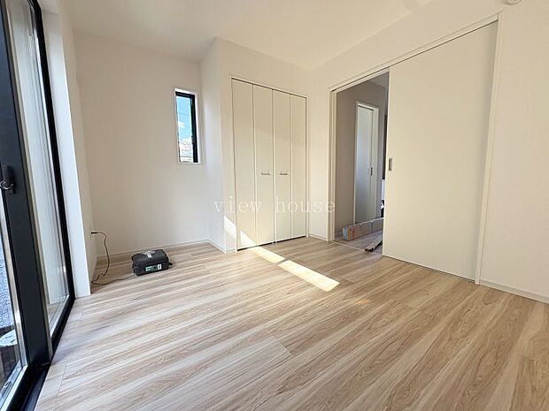 【洋室5.4帖】 収納付きで洋室なのでお子様部屋にしてもいいですね♪