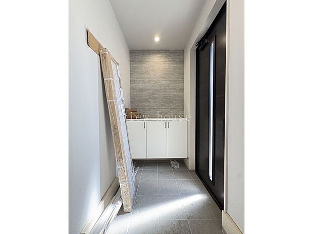 【玄関収納】 ディスプレイなども楽しめるボックス型の収納です☆彡