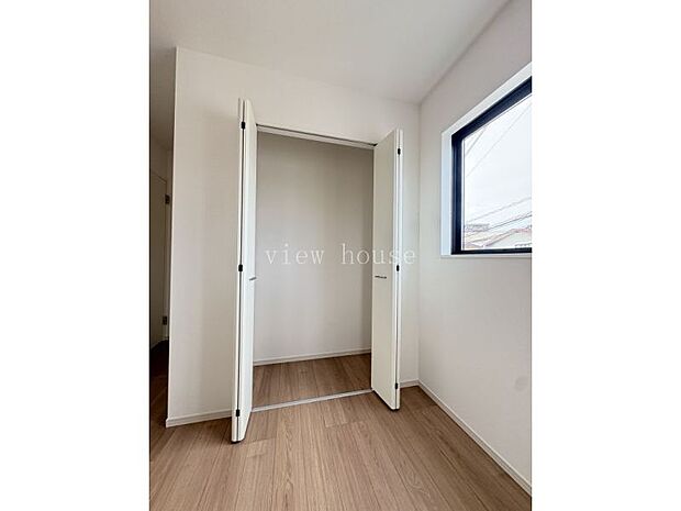 【クローゼット】 全居室収納付き、お部屋すっきり過ごせます♪