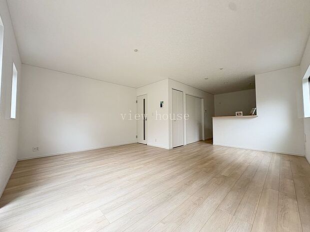 【LDK18.8帖】 毎日過ごすリビングは広々していて快適に過ごせそうです♪