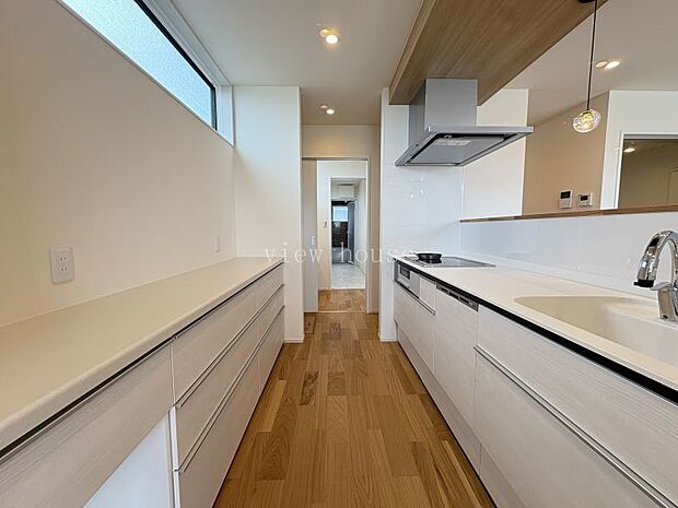 キッチン→パントリー→洗面→ランドリールームと家事導線ラクラク♪