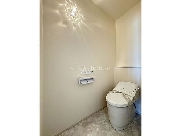 【トイレ】 温水洗浄便座機能付きでいつでも快適に御利用いただけます♪