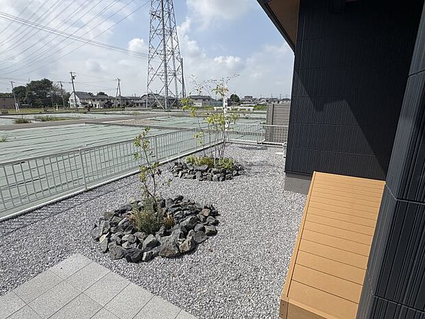 ウッドデッキ付き♪日当たり良好です。