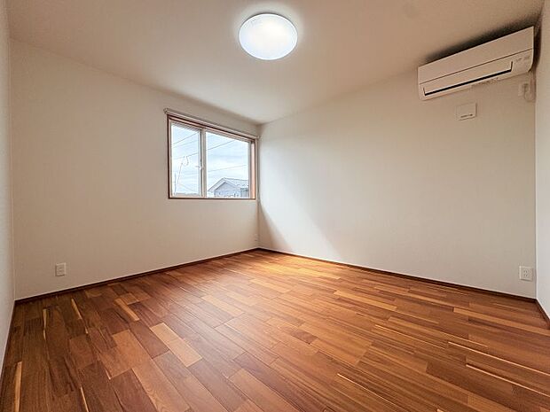 【主寝室7帖】 ご夫婦での寝室におすすめ♪