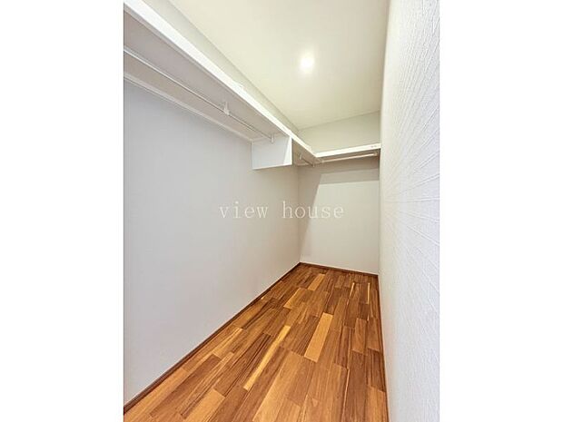 【ウォークインクローゼット】 衣替えの心配もない大容量なウォークインクローゼット♪