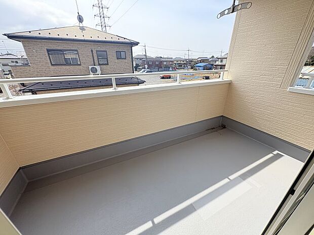 【バルコニー】 南面日当たり良好♪晴れたらお洗濯ものも良く乾きそうです♪
