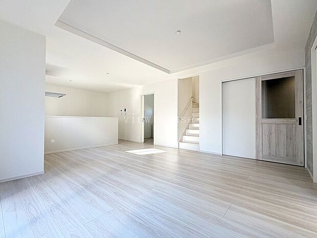 【ＬＤＫ１９帖】 リビング階段で家族のコミニュケーションも増やせます♪