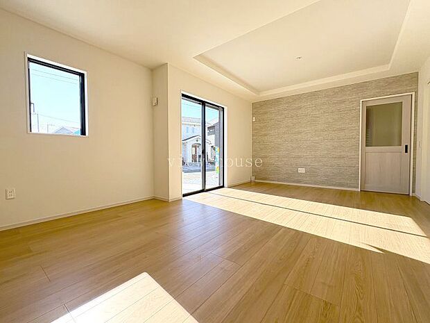 【ＬＤＫ１８．２帖】 アクセントクロス、折上天井がおしゃれな空間♪