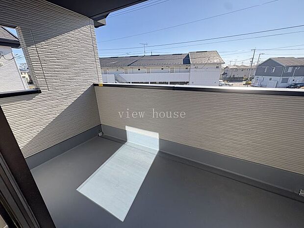 【バルコニー】 洋室１０．５帖に面したバルコニー♪