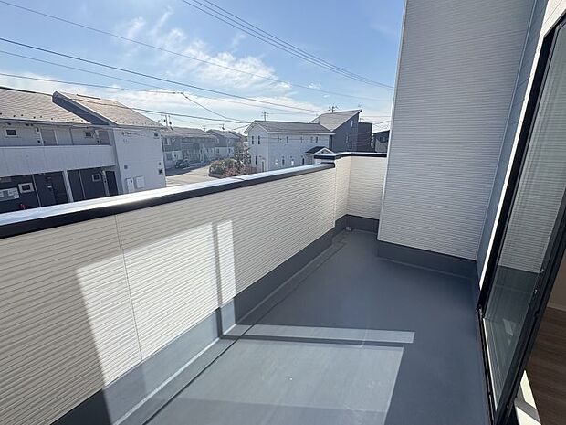 【バルコニー】 お洗濯ものも良く乾きそうな南面バルコニー♪