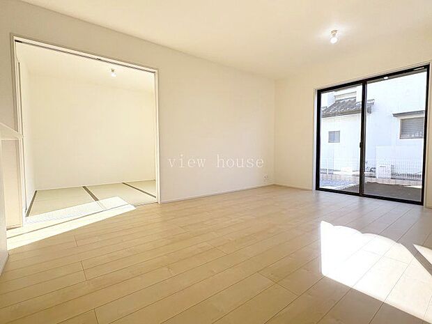 【ＬＤＫ１５帖】 和室も隣接した広々リビングは家族が集まる快適な場所に♪