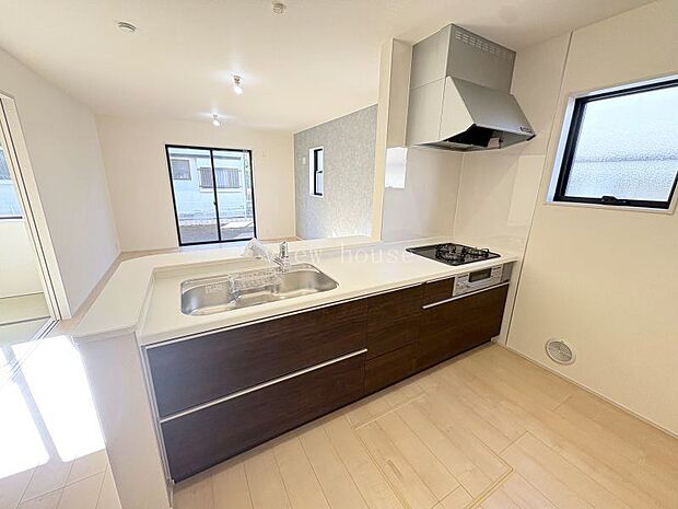 【システムキッチン】 スライド収納付きで使い勝手も良いキッチン♪食洗器も後付け可能なスペース付き