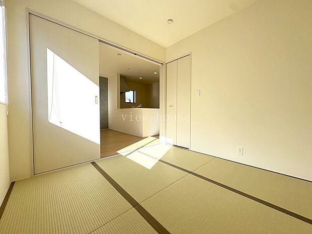 【和室４．５帖】 リビングに隣接した和室♪