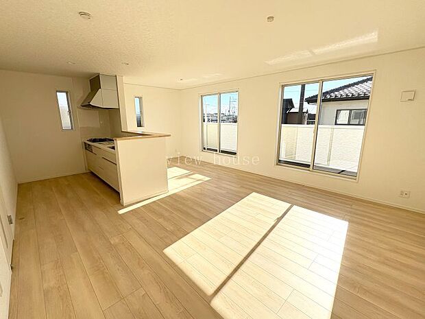 【2階LDK17.5帖】 南面窓の2階ならでは明るく過ごしやすいLDK♪