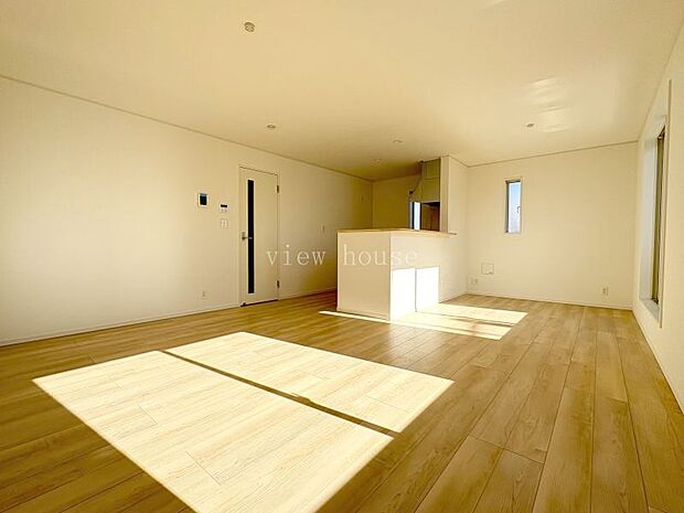 【2階LDK17.5帖】 リビングとの会話も弾むカウンターキッチン♪