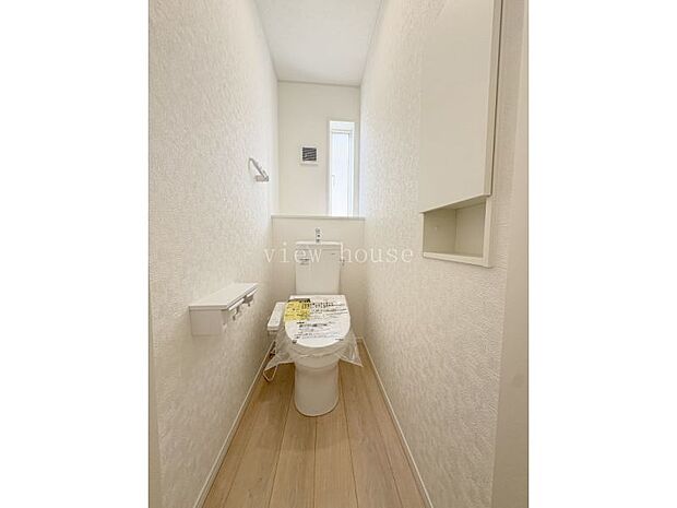 【2階トイレ】 2階リビングでもトイレは各階完備で安心です♪