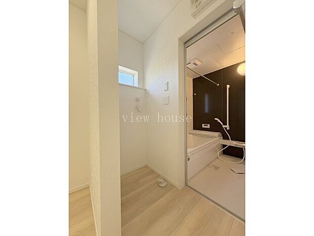 【洗濯機置き場】 浴室近く便利です♪