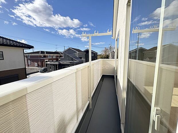 【南面バルコニー】 日当たり良好な南面バルコニー♪