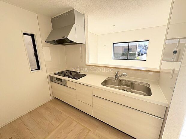 【システムキッチン】 カウンターキッチンでリビングにいる家族との会話も弾みますね♪