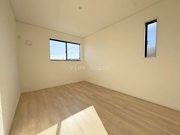 【洋室６．５帖】 お子様にも一人部屋作ってあげられるお部屋もありますよ♪