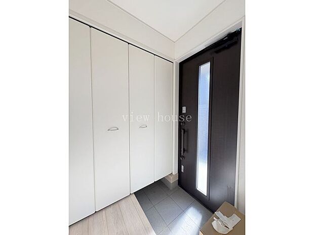 【玄関収納】 来客時でもスッキリ収納できて便利です♪