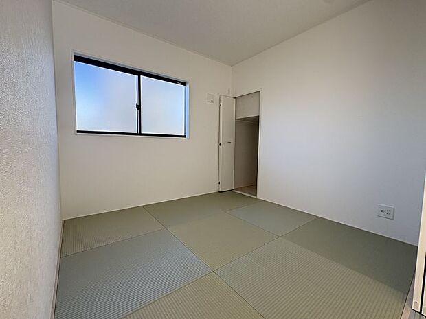 【洋風和室4.5帖】 収納付き!お子様が小さいうちは子供部屋にしてもいいですね♪