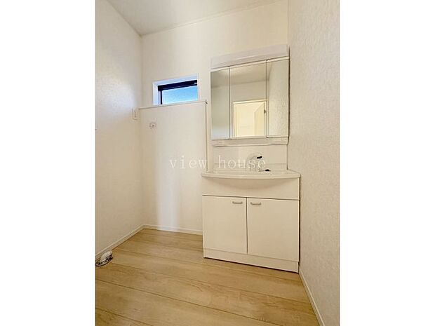 【洗面】 三面鏡付きで収納たっぷり☆