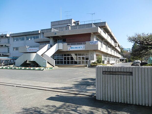 小山市立小山中学校 2700m全校生徒2023年、469人、恵まれた自然環境のもと、「聡く、優しく、健やかに」学校生活を過ごします