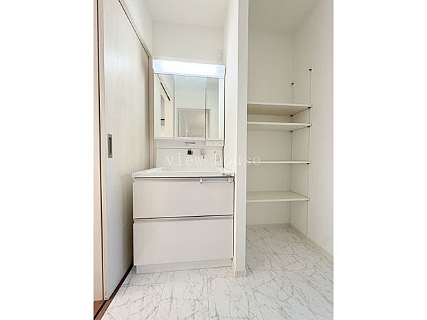 【洗面】 収納しやすいスライド収納タイプの洗面で収納たっぷりです♪
