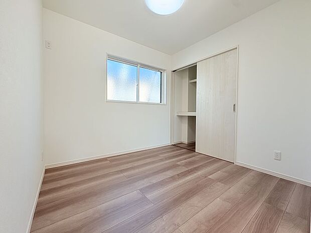 【1階洋室4.5帖】 収納付き♪