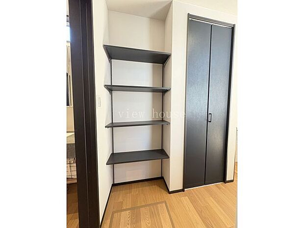 【食品庫】 食品のストック収納も可能なパントリー♪