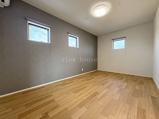 【主寝室７．５帖】 ダブルベットも置ける広さ♪