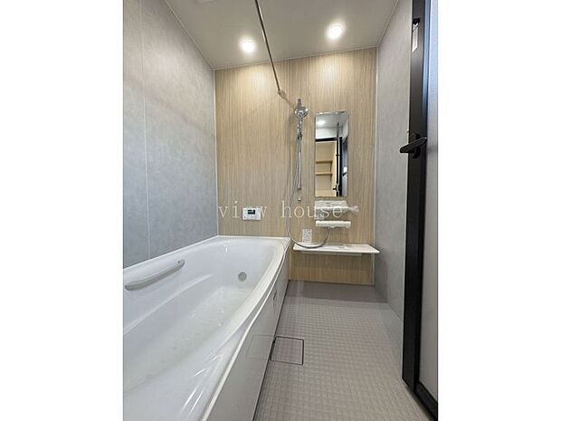 【浴室】 広々した浴室でお子様と入れる大切な時間も楽しくなりますね♪