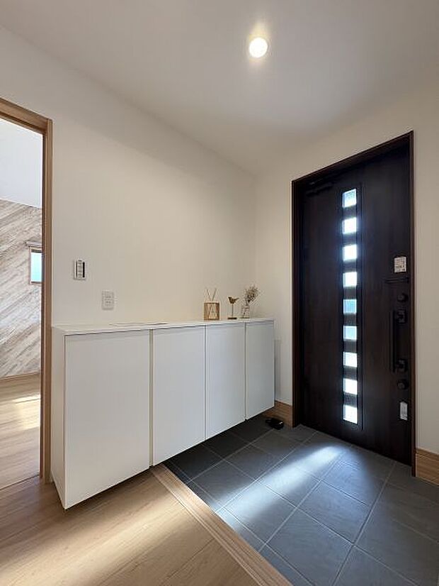 【玄関】 ボックスタイプの玄関収納♪ディスプレイも楽しめます♪