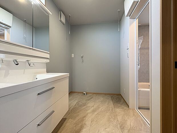 【洗面室】 ホスクリーン付き♪