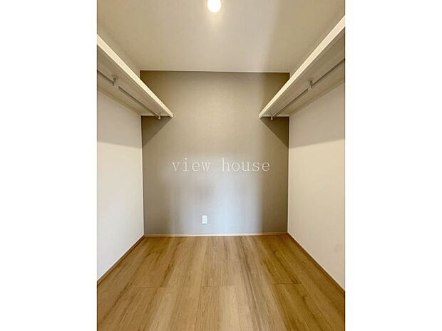 【ウォークインクローゼット】 ご夫婦で分けて使うこともできるWIC♪