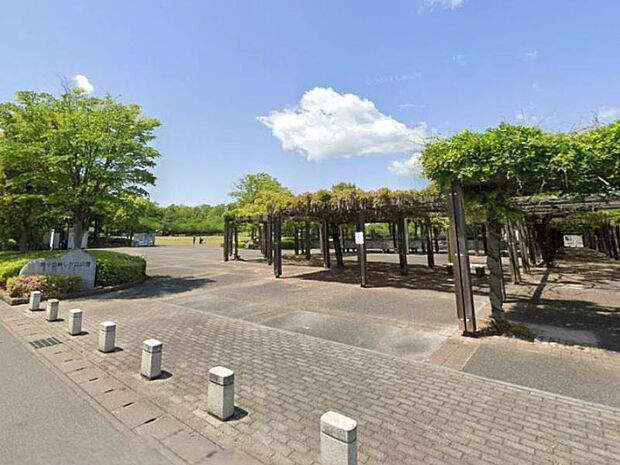 間々田美しが丘公園 950mアスレチックや人工小川で、お子様が安心して楽しく遊べます。ウォーキングコースあり。 無料駐車場有り。